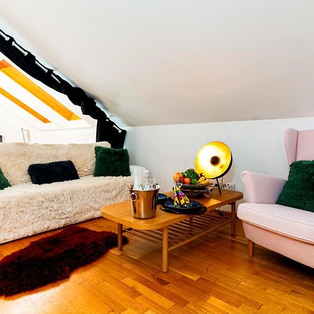Golden River Apartment Praag Buitenkant foto